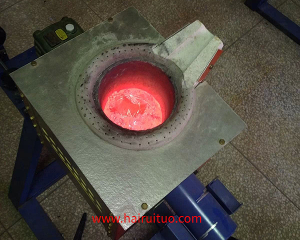 小型實驗熔煉爐，特別是用於熔煉銅的中頻電爐，是實驗