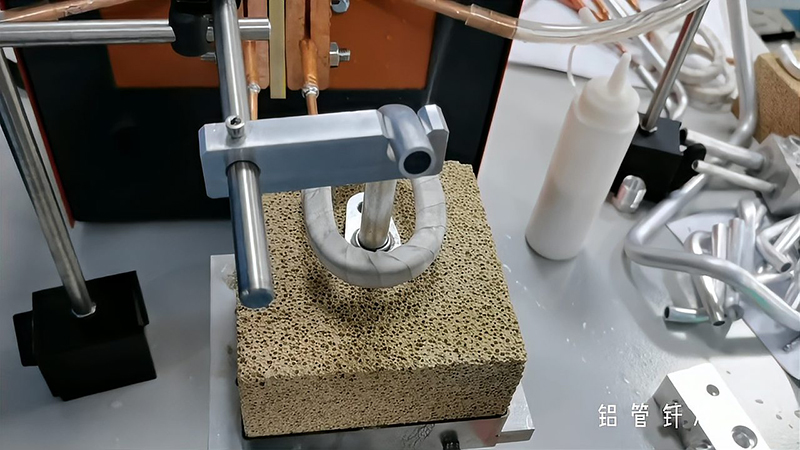 自動化香蕉视频污污焊接設備在鋁件焊接中的應用主要體現在以下幾個方麵