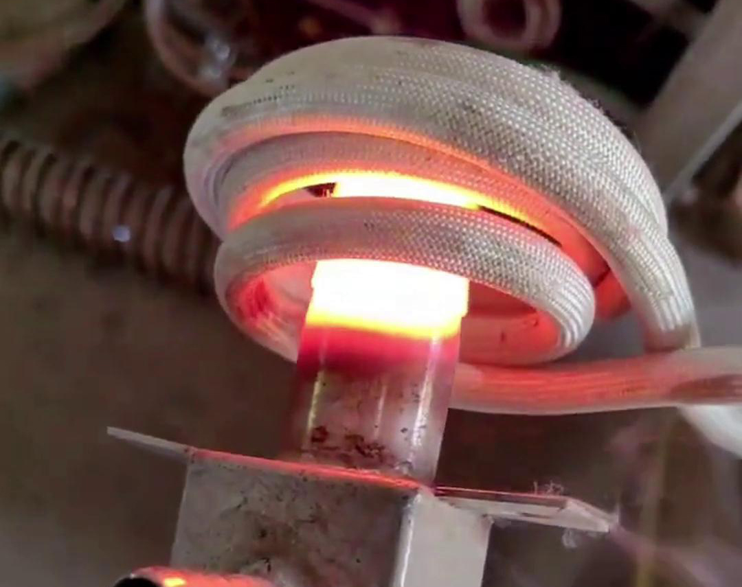 手持式高頻機加熱不鏽鋼管是一種高效、精確的加熱方法
