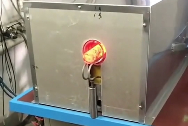 160KW超音頻簡易鍛造加熱爐，一拖二加熱圓柱毛坯鋼材料(圖4)
